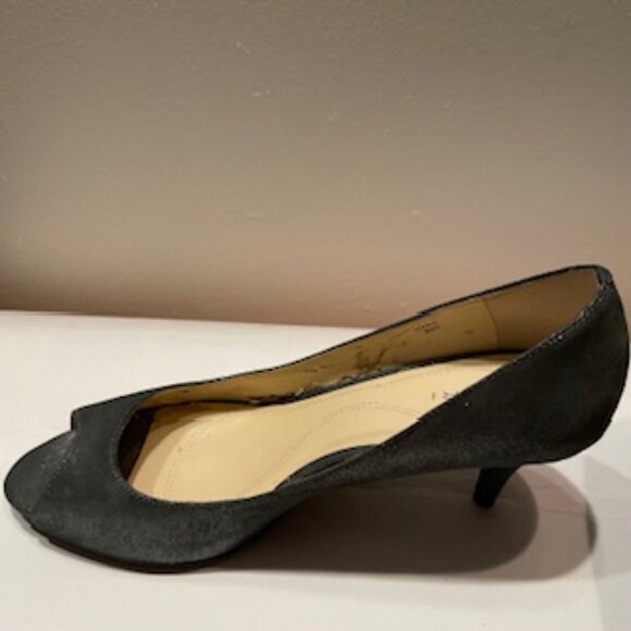 Tahari Marie Leather Pumps Gray Shimmer Peep Toe 2.5” Heel Size 8.5 M - Picture 5 of 11